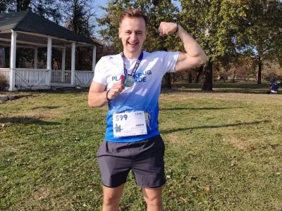 Aleksa Atanacković je softverski inženjer iz Novog Sada, koji sa dijabetesom živi više od sedam godina. Poslednjih godinu i po dana je veoma aktivan kao mladi dijabetes lider.