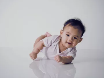 Tummy time: zašto je važan za razvoj bebe?