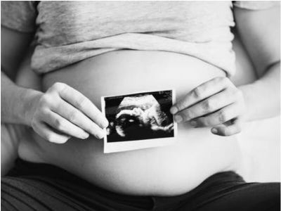 Abortus- pobačaj je nameran ili spontani prekid trudnoće. Spontani pobačaj ima tok sličan porođaju i retko je praćen komplikacijama. U našoj sredini pod abortusom češće se podrazumeva samo namerni prekid trudnoće.